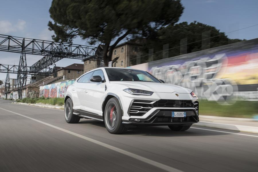  Lamborghini Urus Shiny Black Package 2018 года  (фото 9 из 40)